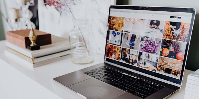 webmaster selecting photos